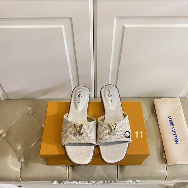 Picture of Louis Vuitton Slippers _SKULVsz35-41Y0126402